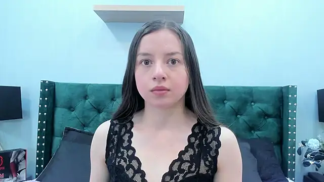 Snapshot of VioletaNova chatting on June 2026 12:31:02 PM VioletaNova online show from June 2026 12:31:02 PM