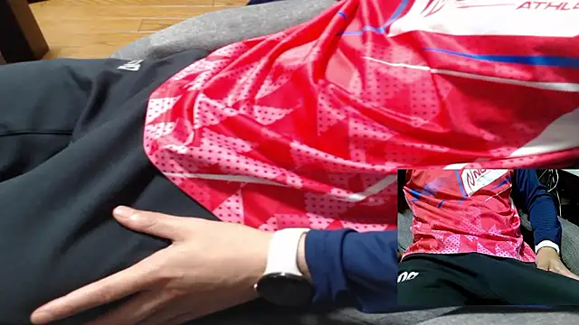 Snapshot of Yasu2000 chatting on April 2026 12:45:01 AM Yasu2000 online show from April 2026 12:45:01 AM