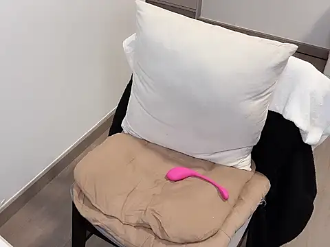 Snapshot of BestBerry chatting on November 2025 01:13:01 PM BestBerry online show from November 2025 01:13:01 PM