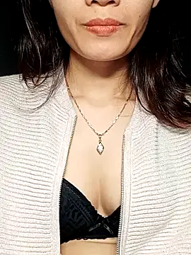 Hinna x online show from November 2025 08:54:02 PM