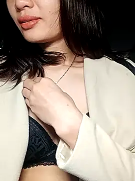 Hinna x online show from November 2025 08:20:01 PM