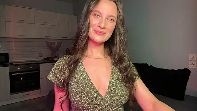 Snapshot of Luna_Raee chatting on November 2025 01:00:01 PM Luna Raee online show from November 2025 01:00:01 PM