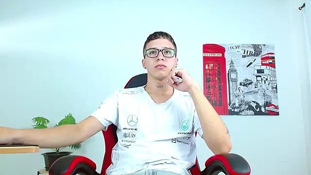 Snapshot of Cumandres18 chatting on September 2025 01:55:01 PM Cumandres18 online show from September 2025 01:55:01 PM