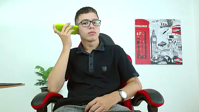 Snapshot of Cumandres18 chatting on September 2025 02:06:01 PM Cumandres18 online show from September 2025 02:06:01 PM