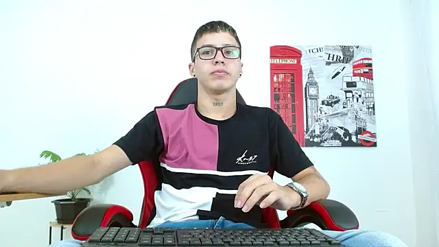 Snapshot of Cumandres18 chatting on September 2025 01:44:02 PM Cumandres18 online show from September 2025 01:44:02 PM