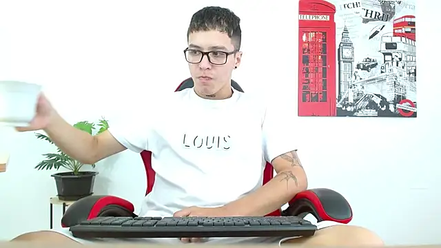 Snapshot of Cumandres18 chatting on September 2025 01:55:01 PM Cumandres18 online show from September 2025 01:55:01 PM