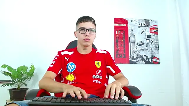 Snapshot of Cumandres18 chatting on September 2025 01:44:02 PM Cumandres18 online show from September 2025 01:44:02 PM