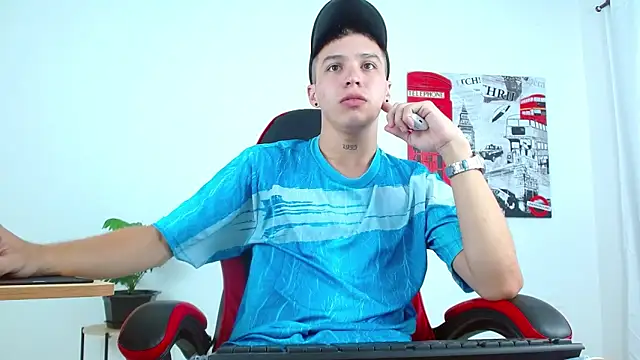 Snapshot of Cumandres18 chatting on September 2025 01:57:02 PM Cumandres18 online show from September 2025 01:57:02 PM