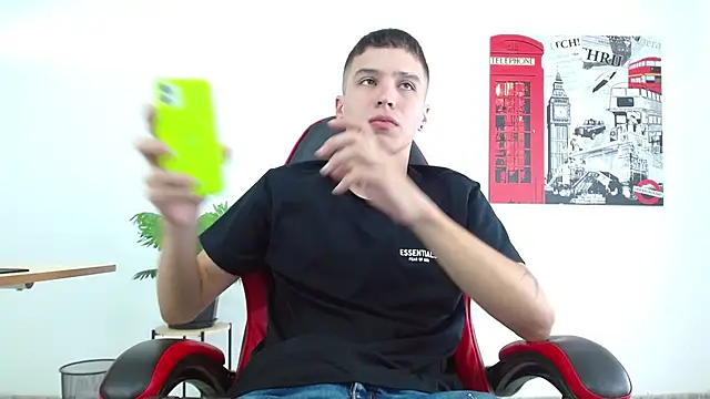 Snapshot of Cumandres18 chatting on October 2025 02:14:02 PM Cumandres18 online show from October 2025 02:14:02 PM