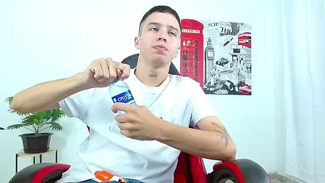 Snapshot of Cumandres18 chatting on October 2025 01:45:02 PM Cumandres18 online show from October 2025 01:45:02 PM