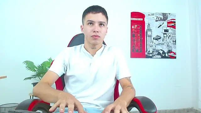 Snapshot of Cumandres18 chatting on October 2025 01:57:02 PM Cumandres18 online show from October 2025 01:57:02 PM