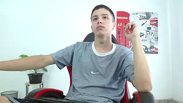 Cumandres18 online show from November 2025 01:51:01 PM