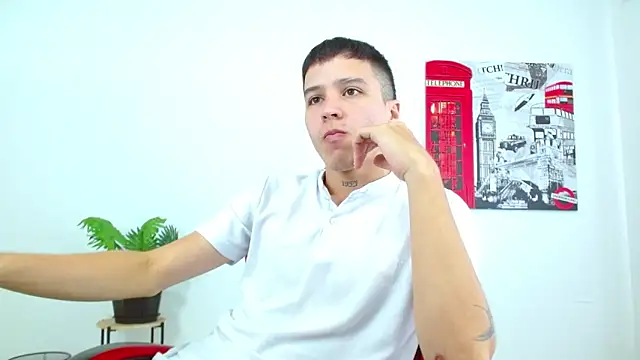 Cumandres18 online show from November 2025 02:19:01 PM