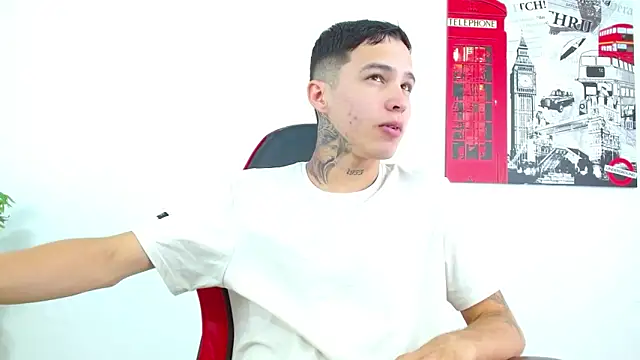 Cumandres18 online show from February 2026 02:43:02 PM