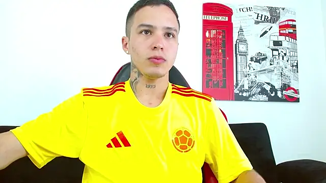 Snapshot of Cumandres18 chatting on July 2026 03:16:02 PM Cumandres18 online show from July 2026 03:16:02 PM