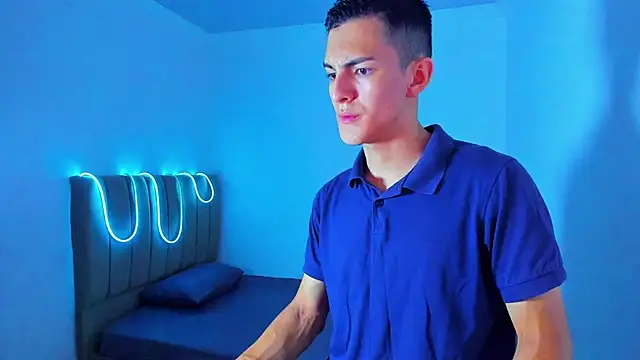 Snapshot of Matiius18 chatting on June 2026 01:43:02 PM Matiius18 online show from June 2026 01:43:02 PM