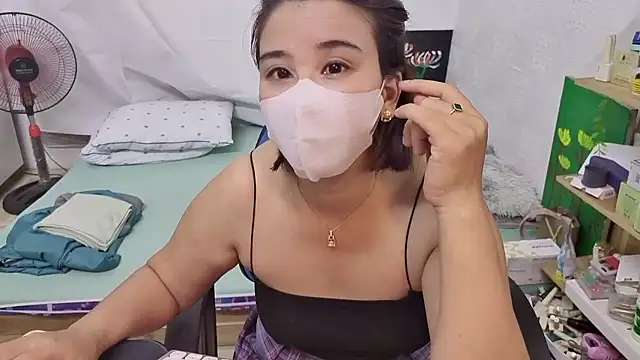 Snapshot of MichiLovely chatting on October 2025 11:35:01 PM MichiLovely online show from October 2025 11:35:01 PM