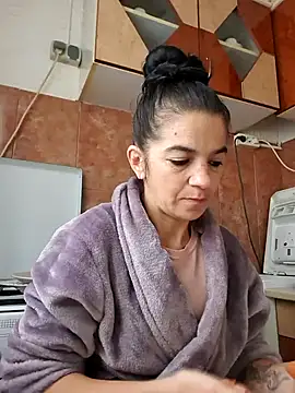 Snapshot of alinaalinutzq chatting on October 2025 02:07:01 PM alinaalinutzq online show from October 2025 02:07:01 PM