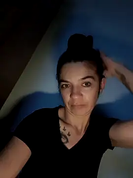 Snapshot of alinaalinutzq chatting on November 2025 06:43:02 PM alinaalinutzq online show from November 2025 06:43:02 PM