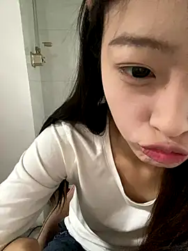 MengMeng0515 online show from November 2025 08:55:01 AM