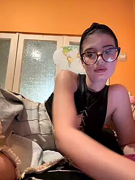 Larra69 online show from November 2025 05:35:02 PM