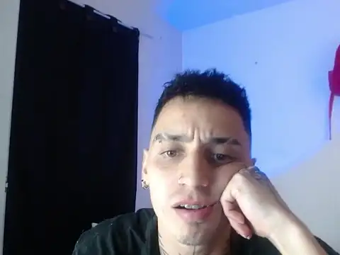 Snapshot of xalejo_max chatting on November 2025 09:04:01 PM xalejo max online show from November 2025 09:04:01 PM