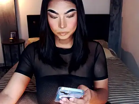 Snapshot of xTrixieMae chatting on April 2026 03:45:02 AM xTrixieMae online show from April 2026 03:45:02 AM