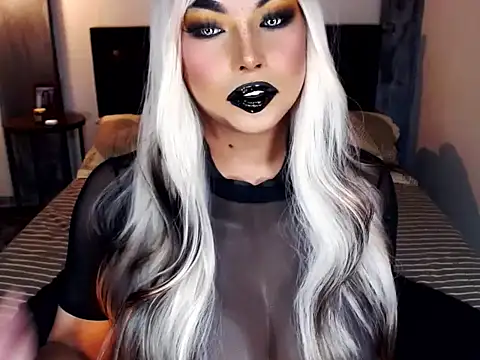 Snapshot of xTrixieMae chatting on April 2026 12:59:01 AM xTrixieMae online show from April 2026 12:59:01 AM