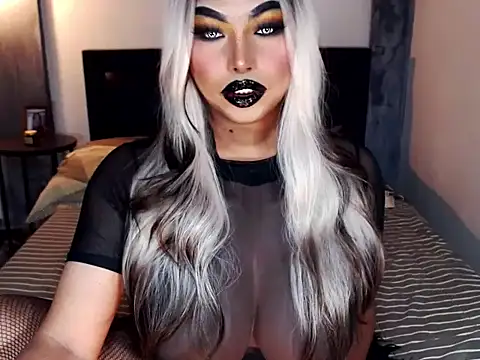 Snapshot of xTrixieMae chatting on April 2026 01:33:01 AM xTrixieMae online show from April 2026 01:33:01 AM