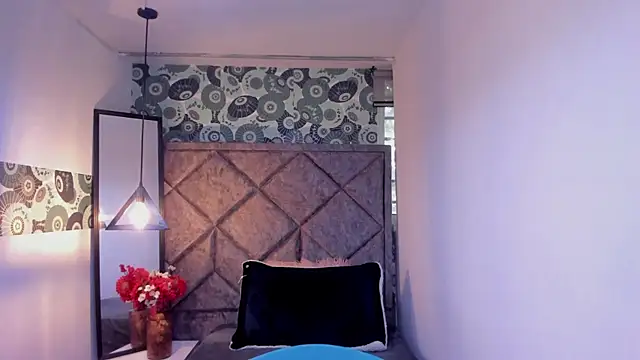 Kiara Cruz   online show from November 2025 08:19:01 PM