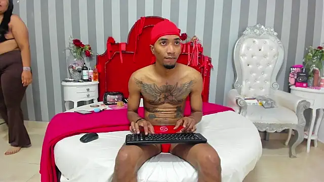 Snapshot of CaroyAndy chatting on March 2026 12:32:01 PM CaroyAndy online show from March 2026 12:32:01 PM