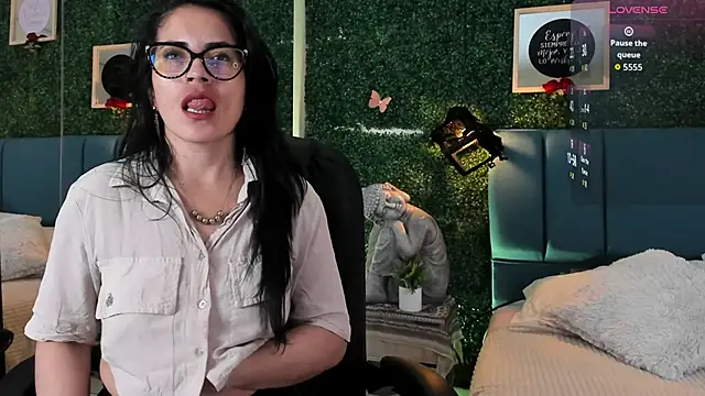 Linagh  online show from November 2025 12:05:02 PM