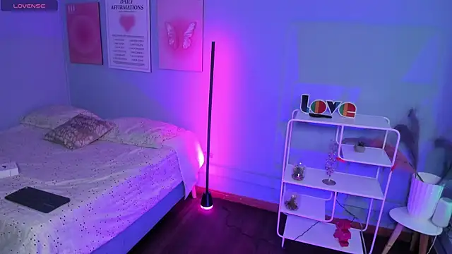 Snapshot of Bella__Lane chatting on March 2026 03:44:01 AM Bella Lane online show from March 2026 03:44:01 AM