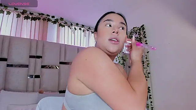 Zoey thompson online show from September 2025 07:30:01 PM