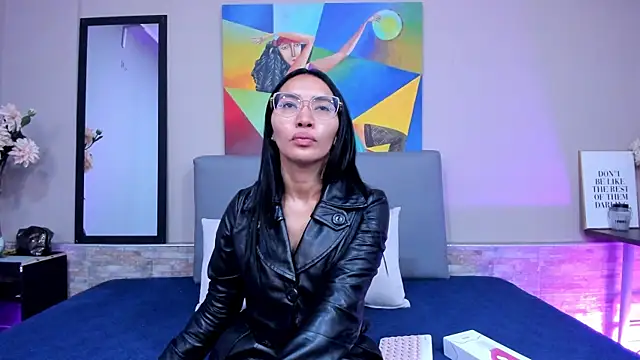 lucyy liiuu online show from September 2025 01:00:02 PM