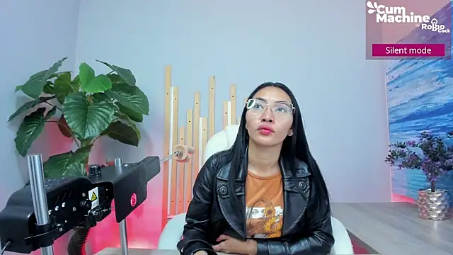 lucyy liiuu online show from September 2025 01:02:01 PM