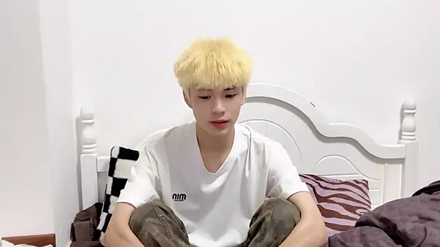 linger2563 online show from October 2025 01:18:01 PM