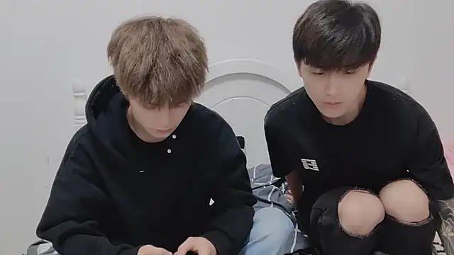 linger2563 online show from October 2025 01:34:01 PM