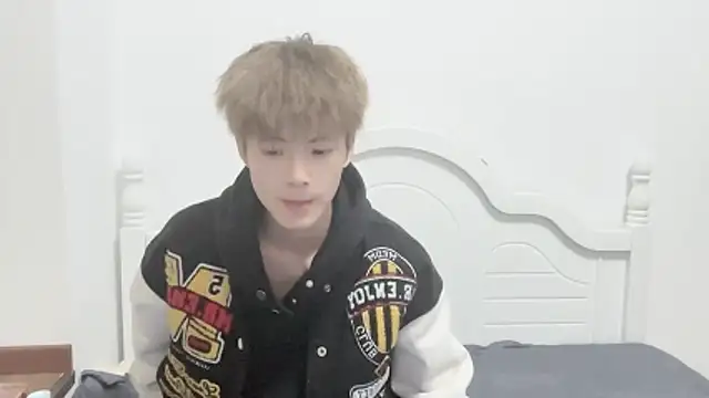 linger2563 online show from October 2025 01:39:01 PM