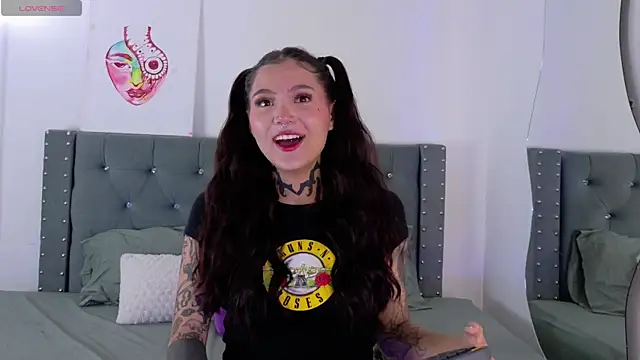 sara queen10 online show from September 2025 05:16:02 PM