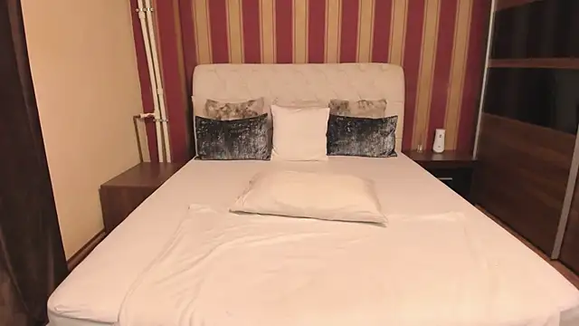 MadameCrowford online show from November 2025 10:48:01 AM