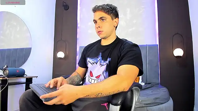 Liam walk  online show from October 2025 11:49:01 PM