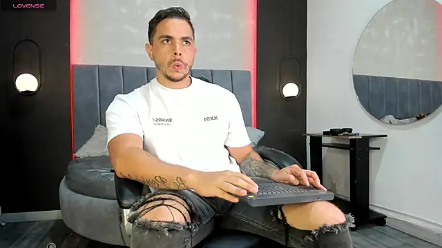 Liam walk  online show from January 2026 08:11:02 PM