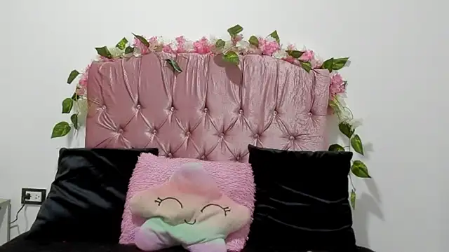 Snapshot of ivy_moon05 chatting on November 2025 04:07:01 PM ivy moon05 online show from November 2025 04:07:01 PM