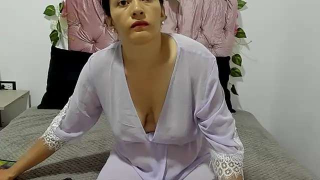 Snapshot of ivy_moon05 chatting on November 2025 04:30:01 PM ivy moon05 online show from November 2025 04:30:01 PM