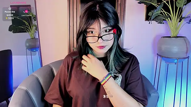 Snapshot of artemish__ chatting on November 2025 12:27:01 PM artemish online show from November 2025 12:27:01 PM