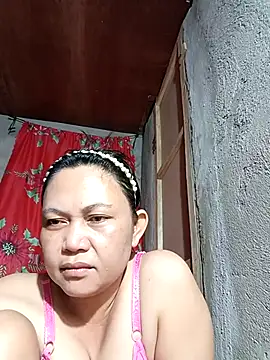 Snapshot of Everleigh_mom chatting on September 2025 12:05:01 PM Everleigh mom online show from September 2025 12:05:01 PM