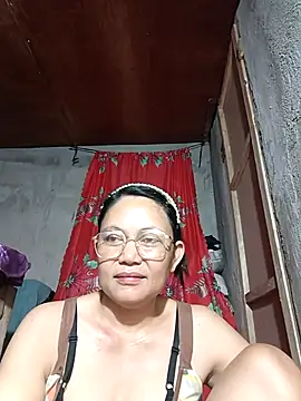 Snapshot of Everleigh_mom chatting on September 2025 07:54:01 AM Everleigh mom online show from September 2025 07:54:01 AM