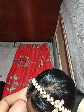 Snapshot of Everleigh_mom chatting on September 2025 08:44:01 PM Everleigh mom online show from September 2025 08:44:01 PM