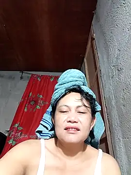 Snapshot of Everleigh_mom chatting on September 2025 04:13:02 AM Everleigh mom online show from September 2025 04:13:02 AM